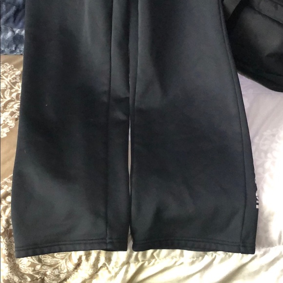 Youth Large Under Armour Sweatpants - Picture 5 of 5